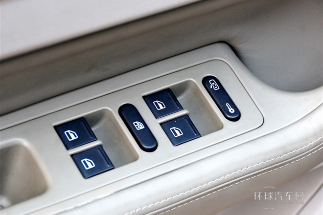 2011款 2.0T 自動(dòng)旗艦型