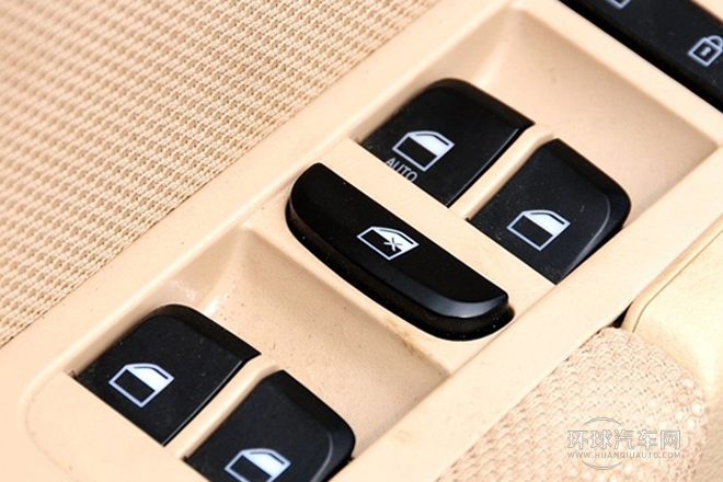 2012款 1.5T 自動兩驅豪華型