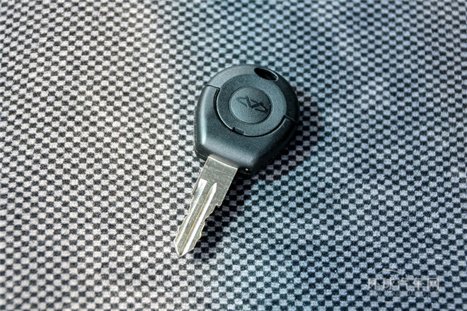 2011款 1.0L 手動傳奇版