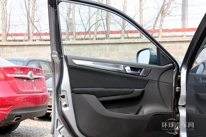 2012款 1.5T 自動(dòng)兩驅(qū)運(yùn)動(dòng)型