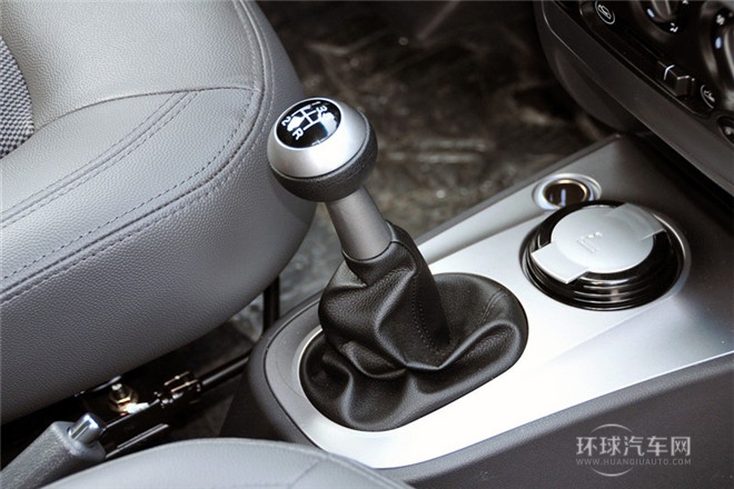 2011款 1.0L 手動(dòng)傳奇版