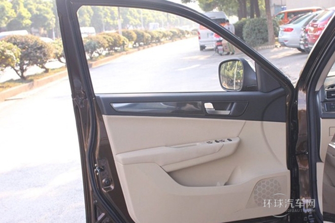 2012款 1.5T 自動四驅豪華型