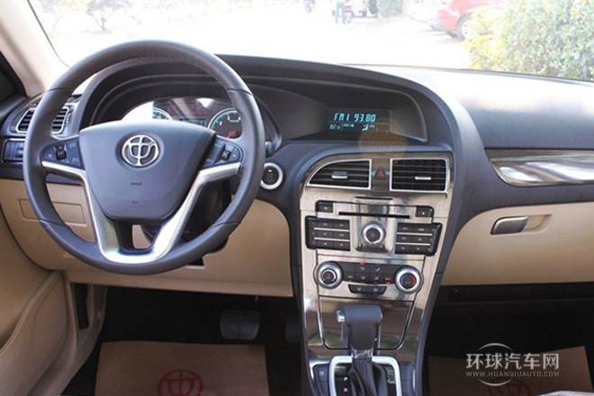 2012款 1.5T 自動(dòng)四驅(qū)豪華型