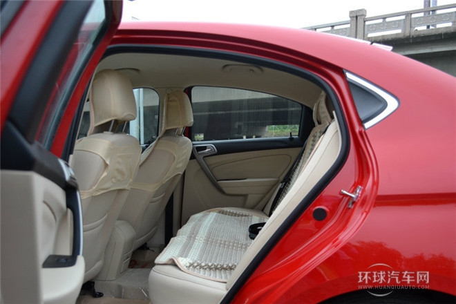 2012款 兩廂 1.6L CVT進(jìn)取型