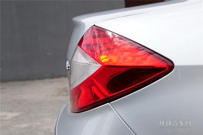 2012款 三廂 1.6L CVT進取型