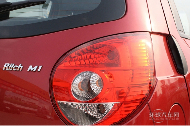 2011款 1.3L 自動豪華型