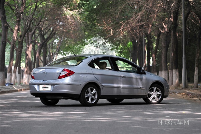 2010款 改款三廂 1.6L 手動尊貴型