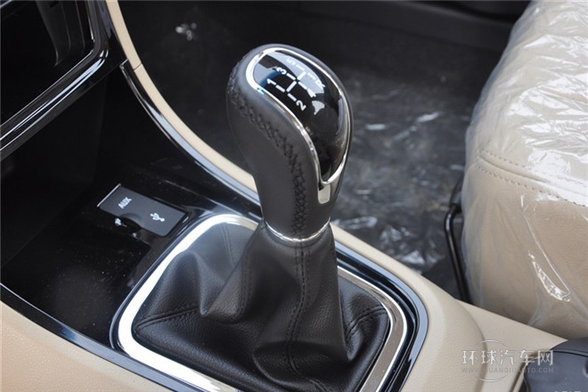 2013款 1.5L 手動(dòng)尊尚型