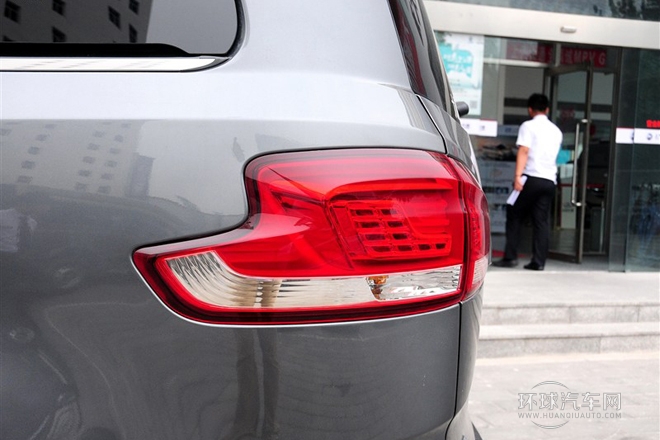 2014款 2.0T 自動豪華行政版