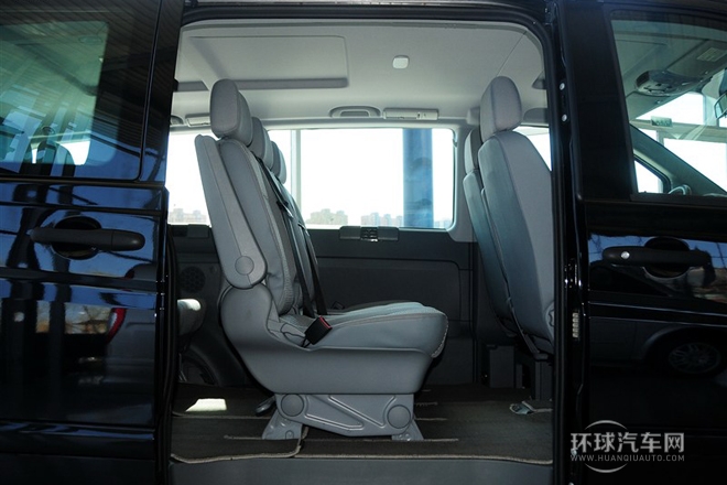 2013款3.0L商務(wù)版