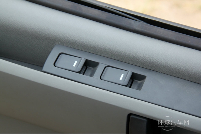 2014款 2.5T傲運通短軸低頂