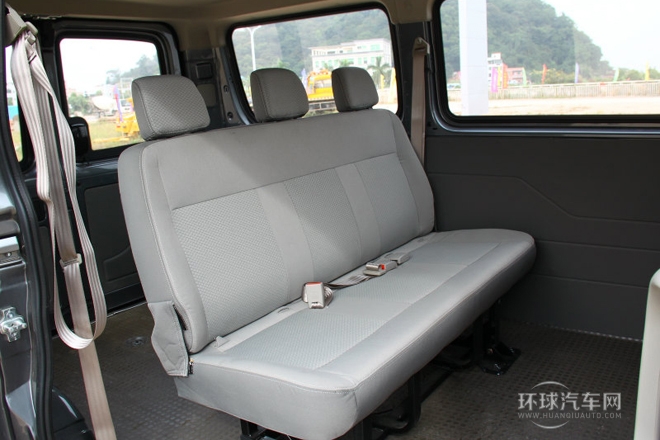 2014款 2.5T傲運通短軸低頂