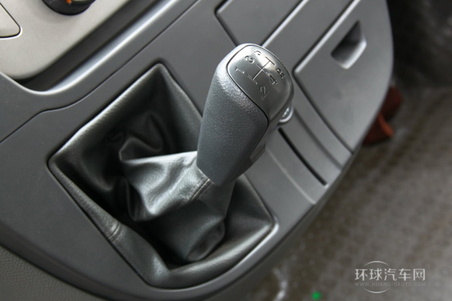 2014款 2.5T傲運通短軸低頂