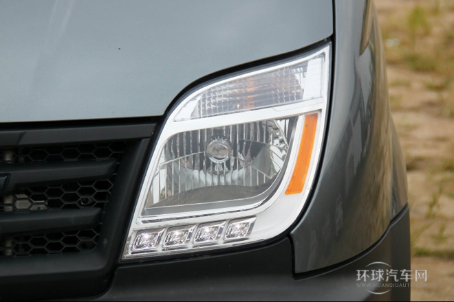 2014款 2.5T傲運通短軸低頂