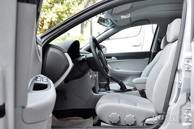 2011款 1.8L 手動舒適型