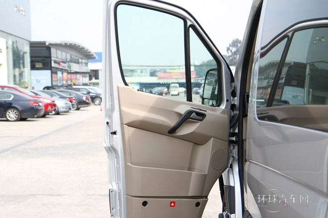 2012款2.1T尊旅長軸加長版