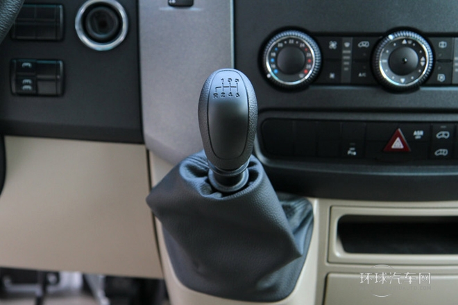 2012款2.1T尊旅長軸加長版