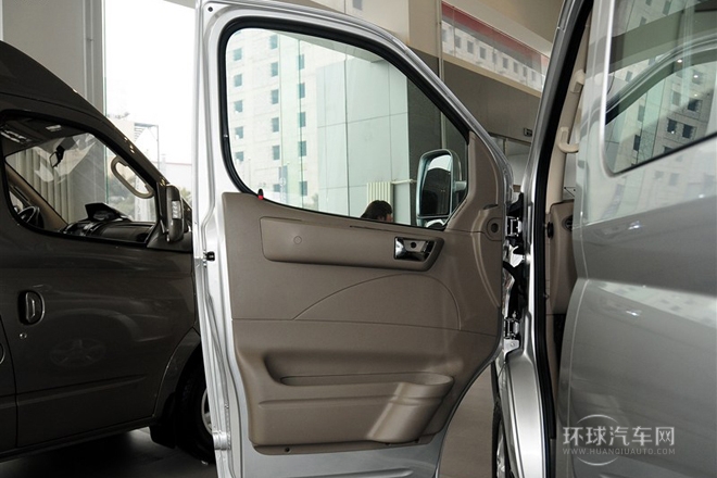 2014款 2.5T商杰版長軸中頂