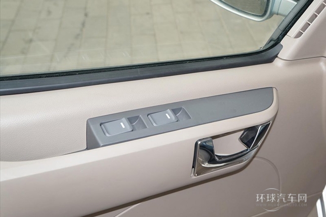 2014款 2.5T商杰版長(zhǎng)軸高頂