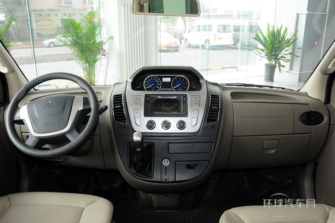 2011款 2.5T短軸低頂尊杰版