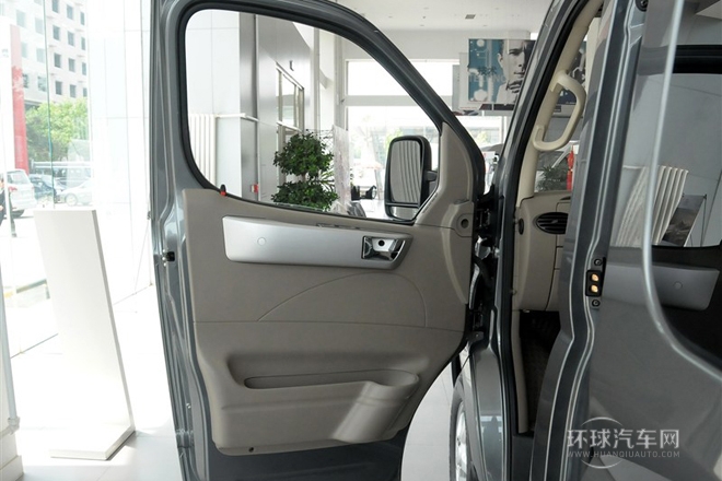 2011款 2.5T短軸中頂尊杰版