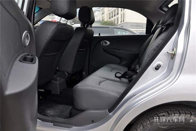 2012款 1.0L 手動舒適型