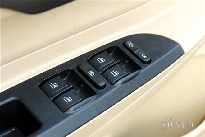 2012款 1.8L 手動(dòng)舒適版