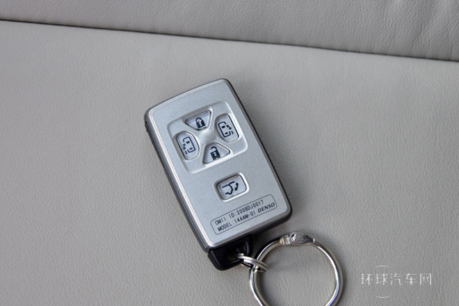 2012款 2.4 7人座豪華版