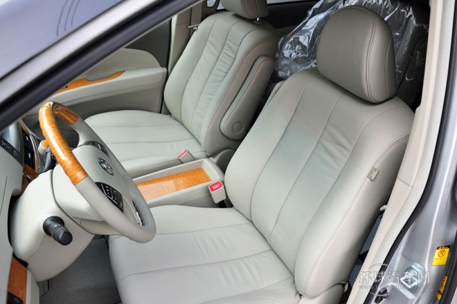 2012款 2.4 7人座豪華版