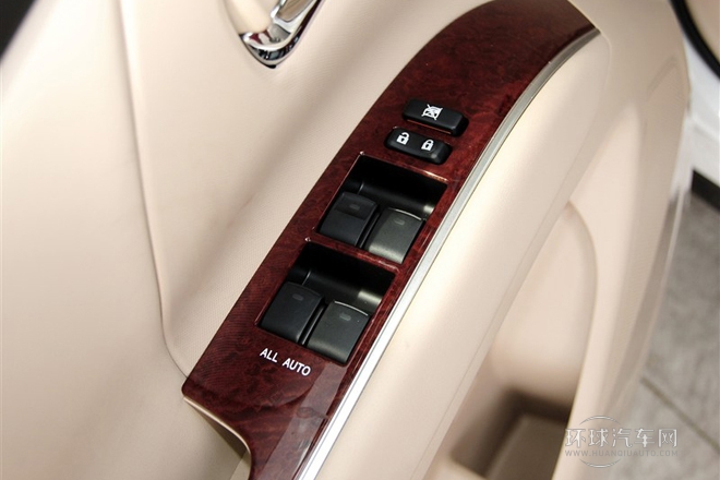 2012款 2.4 7人座標準版