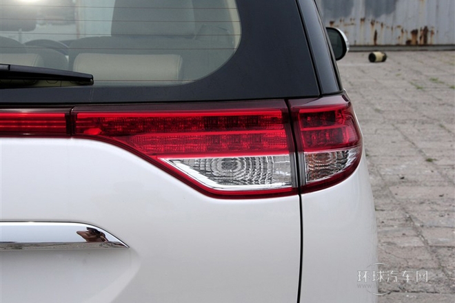 2012款 2.4 7人座標準版