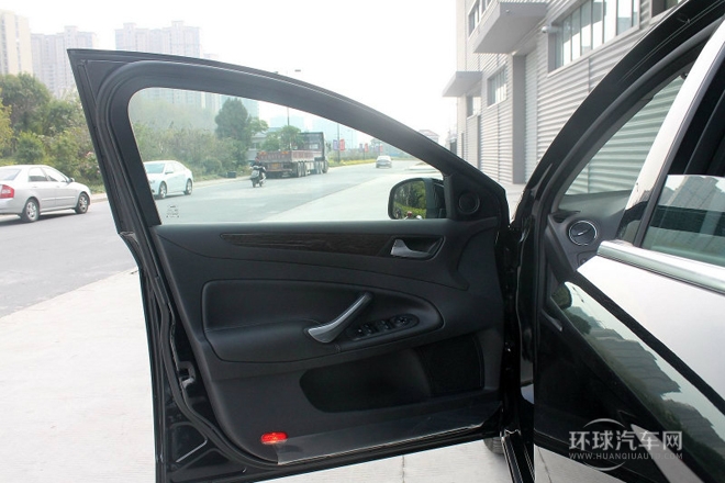 2013款 2.3L 豪華型