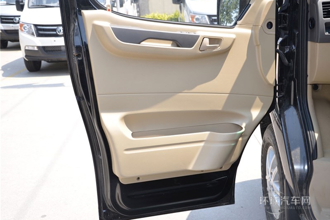 2014款 3.0T領尊版中軸高頂ZD30