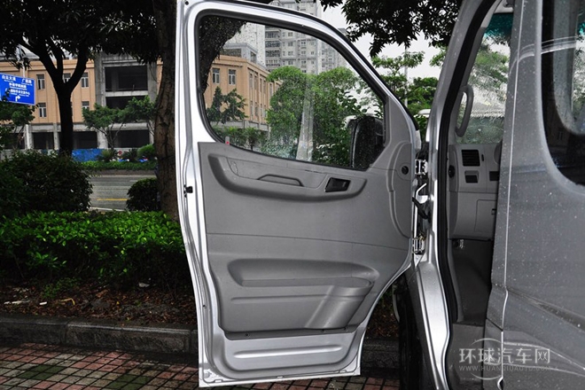 2014款 2.5T御利寶物流車中軸中頂ZD25