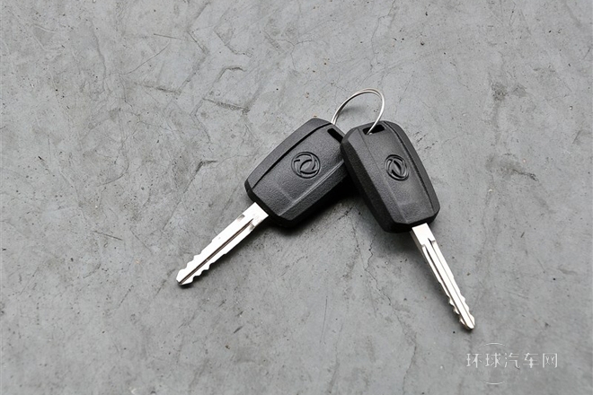 2014款 2.5T御利寶物流車標(biāo)配短軸中頂ZD25