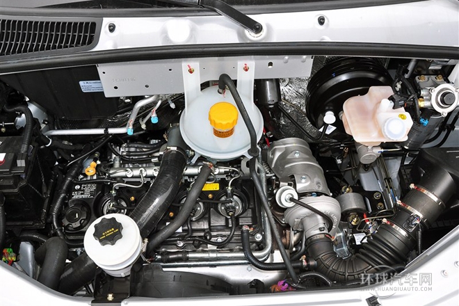 2014款 2.5T御利寶物流車標配短軸中頂ZD25