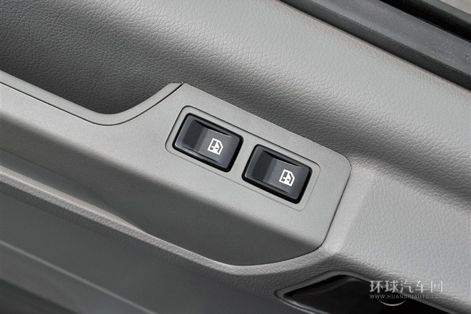 2014款 2.5T御利寶物流車標配短軸中頂ZD25