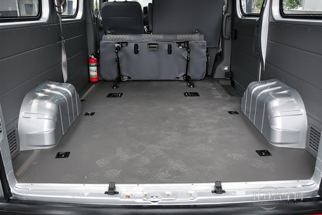 2014款 2.5T御利寶物流車標配短軸中頂ZD25