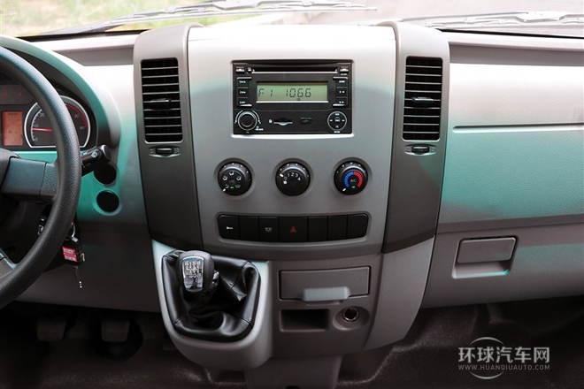 2014款 2.5T御利寶物流車標配短軸中頂ZD25