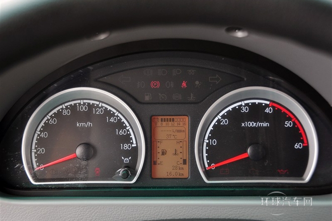 2014款 2.5T御利寶物流車標配短軸中頂ZD25