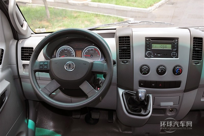 2014款 2.5T御利寶物流車標配短軸中頂ZD25