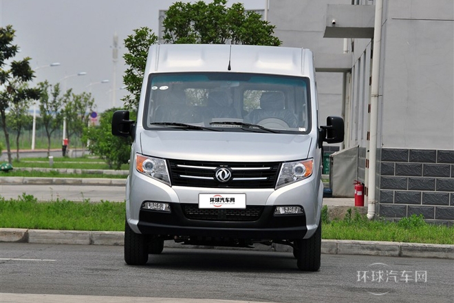 2014款 2.5T御利寶物流車標配短軸中頂ZD25