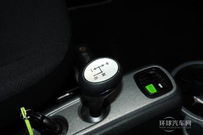 2012款 1.0 MHD 硬頂標(biāo)準(zhǔn)版