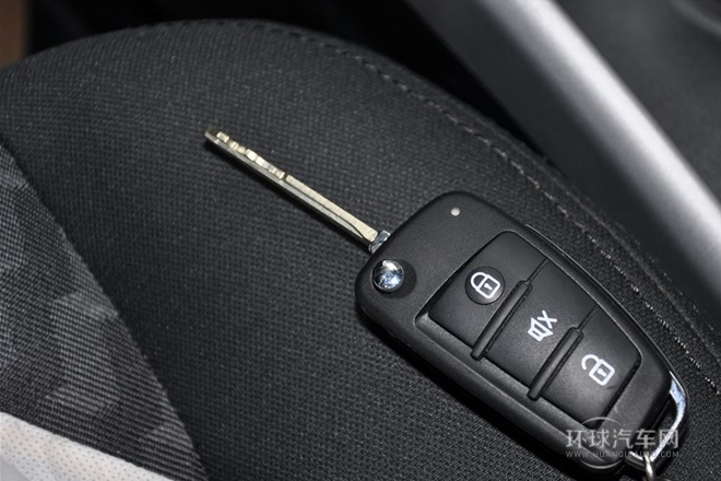 2013款 1.8L 自動5門舒適型