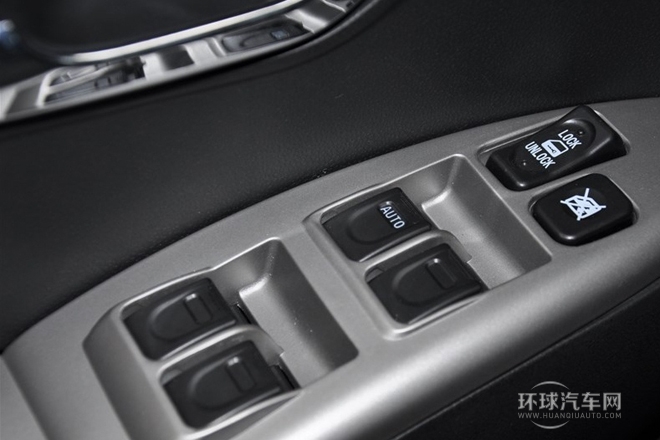 2013款 1.8L 自動5門舒適型