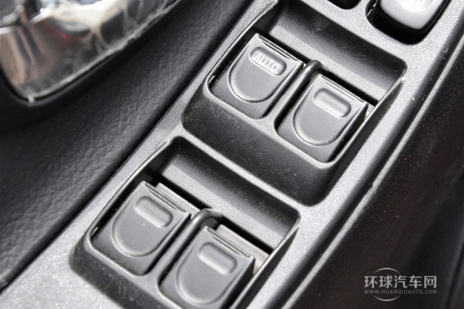 2013款 1.8L 自動(dòng)5門(mén)標(biāo)準(zhǔn)型