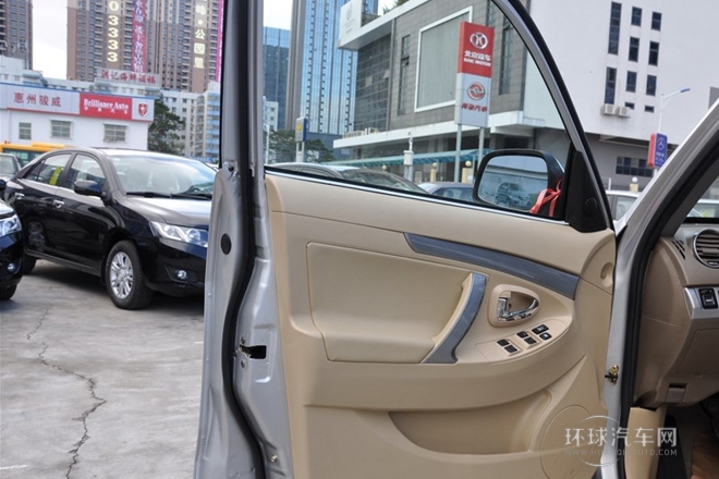 2013款 1.6L 手動5門標(biāo)準(zhǔn)型