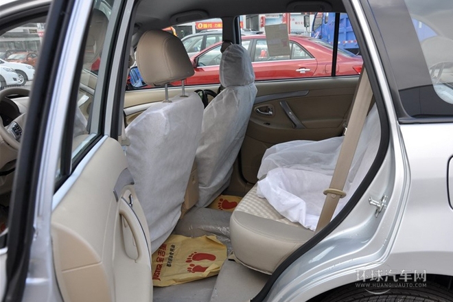 2013款 1.6L 手動(dòng)5門標(biāo)準(zhǔn)型