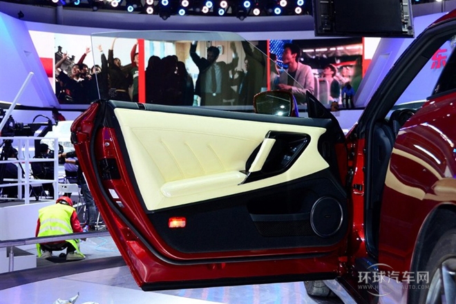 2015款 3.8T 時(shí)尚米白內(nèi)飾版