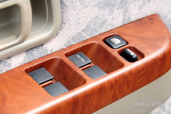 2011款 2.4L汽油四驅標準型